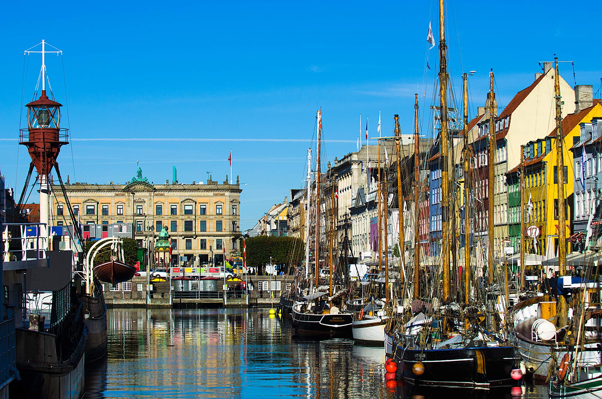 krestenhillerup.dk`foto Danleterre / d'angleterre i københavn med fyrskibet og Nyhavn i forgrunden.
