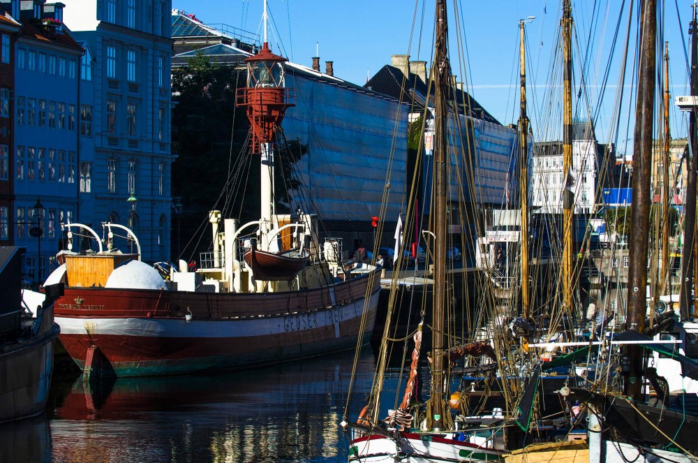 krestenhillerup.dk`foto af Fyrskib i Nyhavn